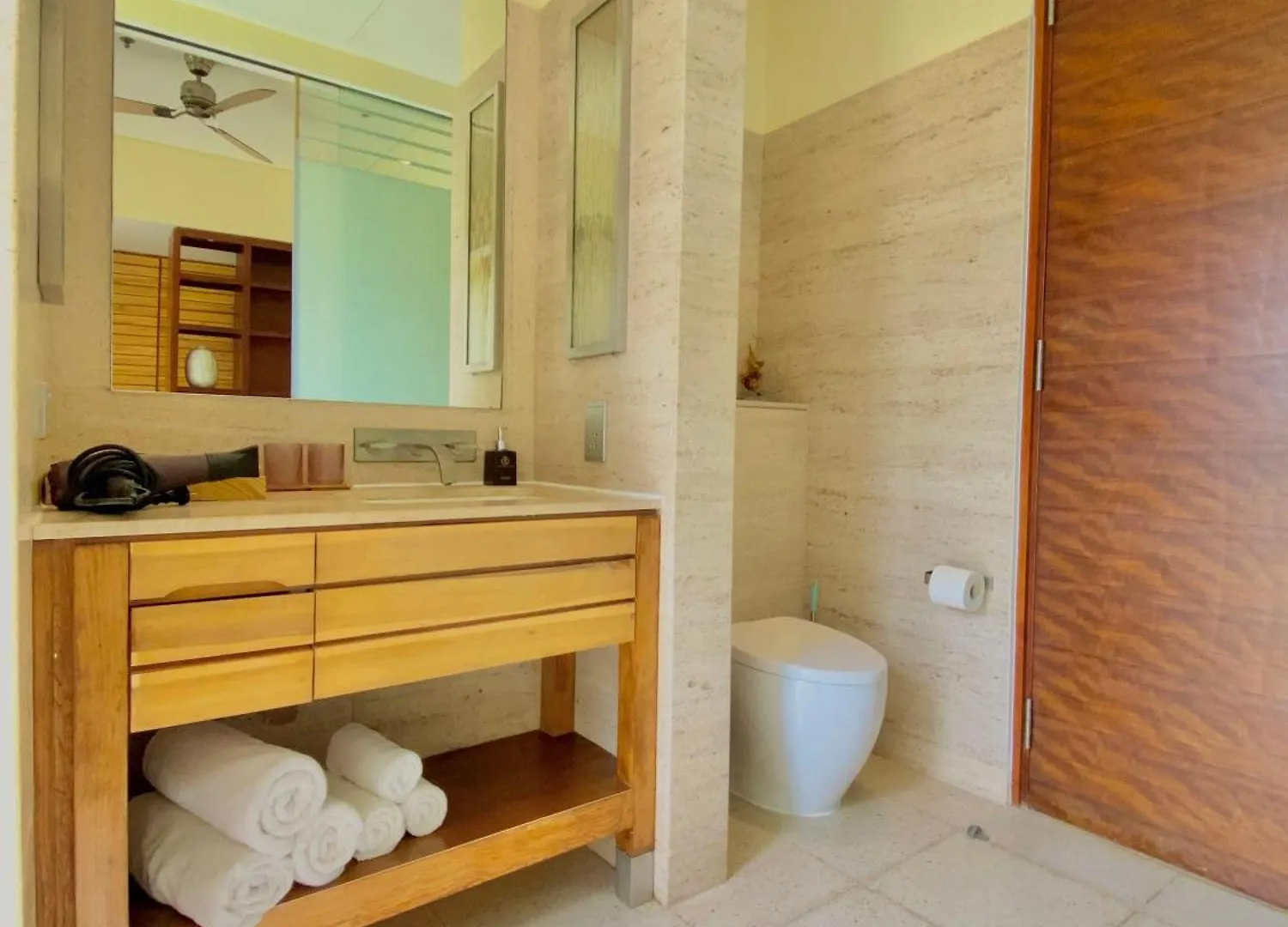 Luxury Beach Apartments Located In 5-Stars Resort - Free Use Of Resort'S Facilities Da Nang Vietnam