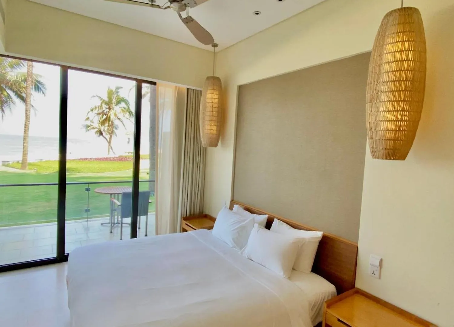 Luxury Beach Apartments Located In 5-Stars Resort - Free Use Of Resort'S Facilities Da Nang