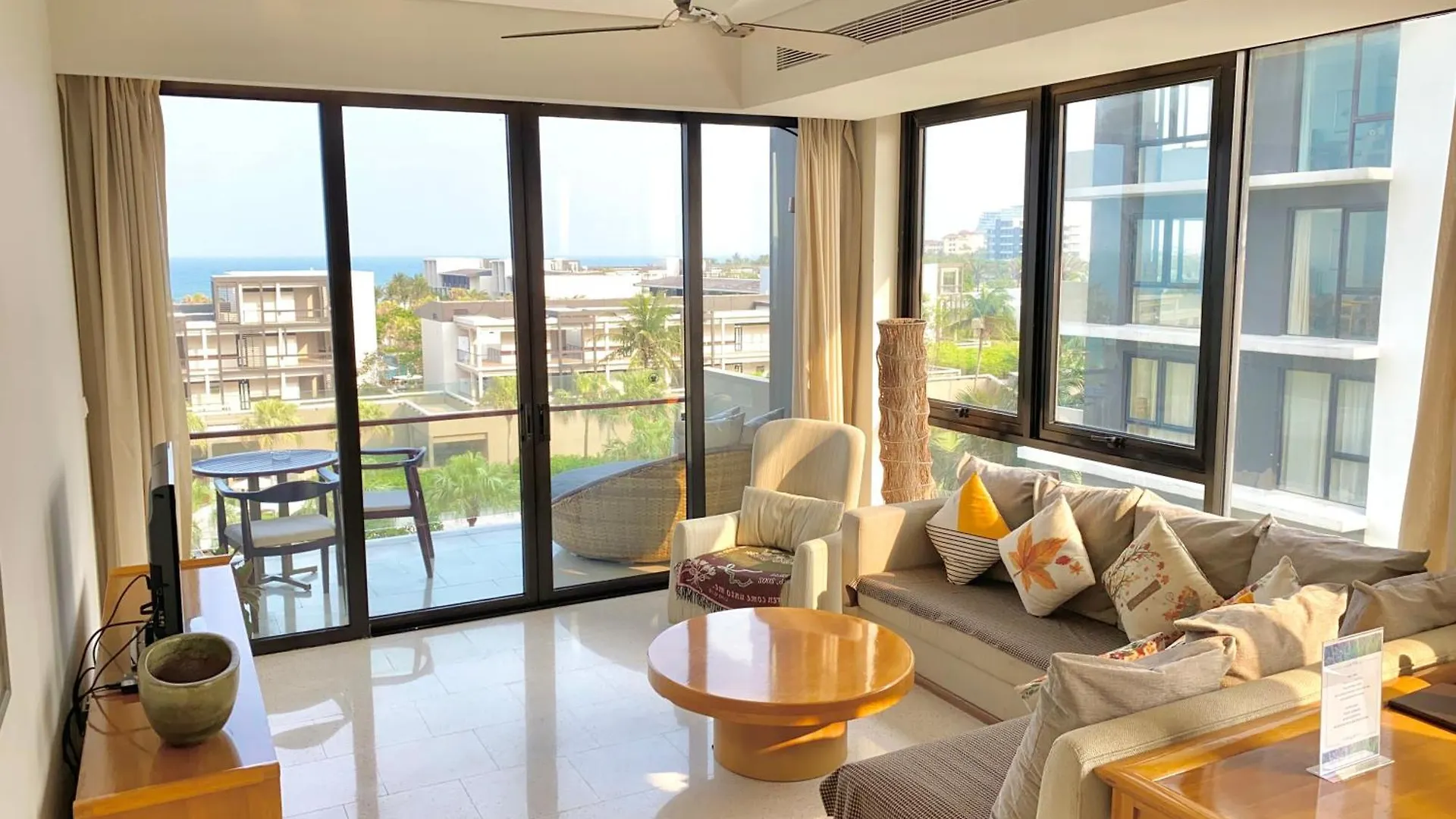 Luxury Beach Apartments Located In 5-Stars Resort - Free Use Of Resort'S Facilities Da Nang