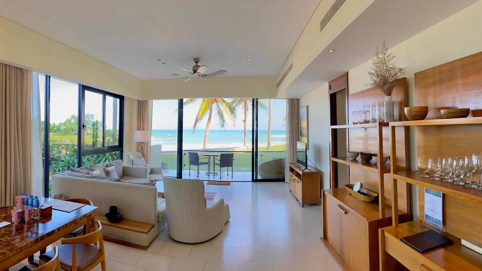 Luxury Beach Apartments Located In 5-Stars Resort - Free Use Of Resort'S Facilities Da Nang 0*,
