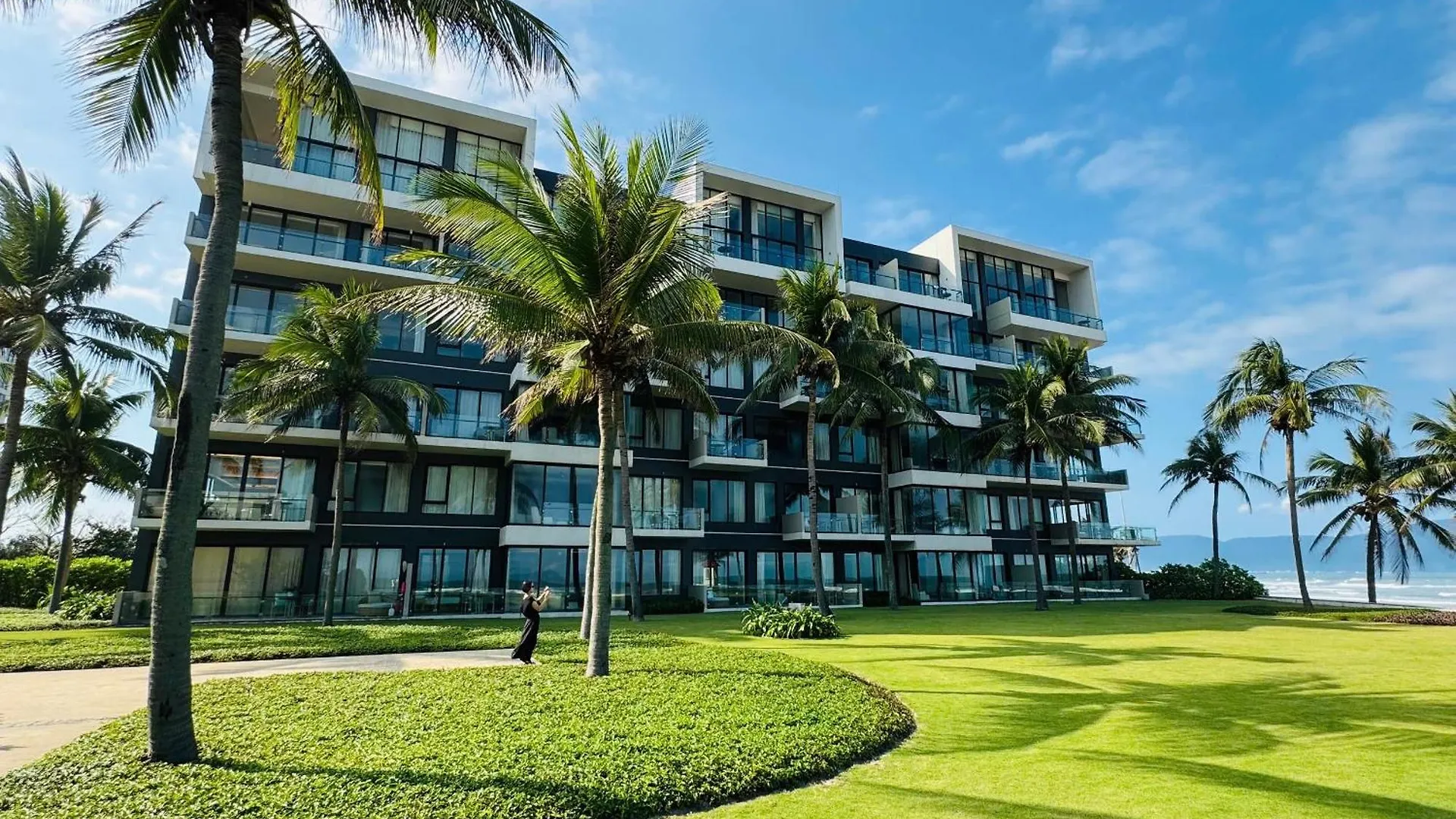 Luxury Beach Apartments Located In 5-Stars Resort - Free Use Of Resort'S Facilities Da Nang