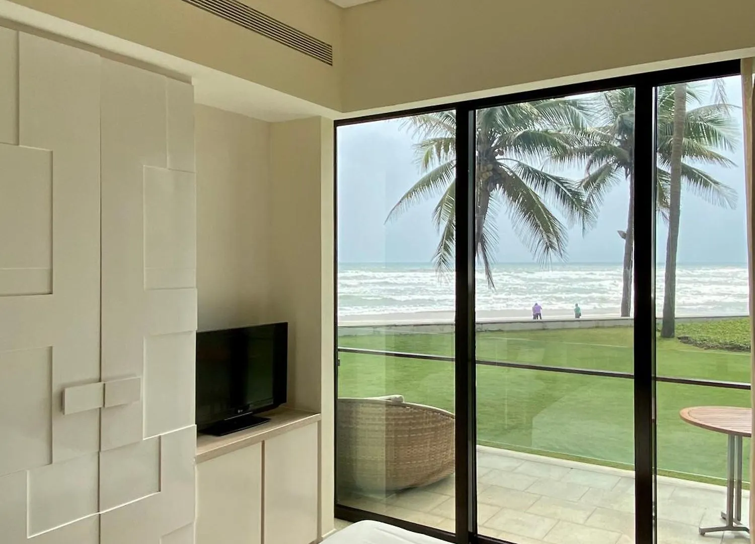 Luxury Beach Apartments Located In 5-Stars Resort - Free Use Of Resort'S Facilities Da Nang