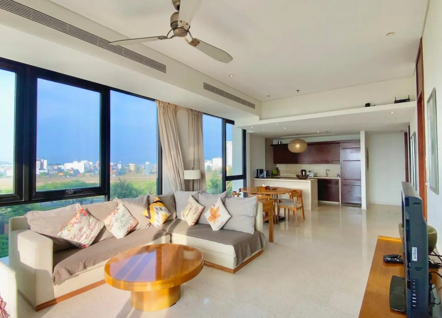 Luxury Beach Apartments Located In 5-Stars Resort - Free Use Of Resort'S Facilities Da Nang
