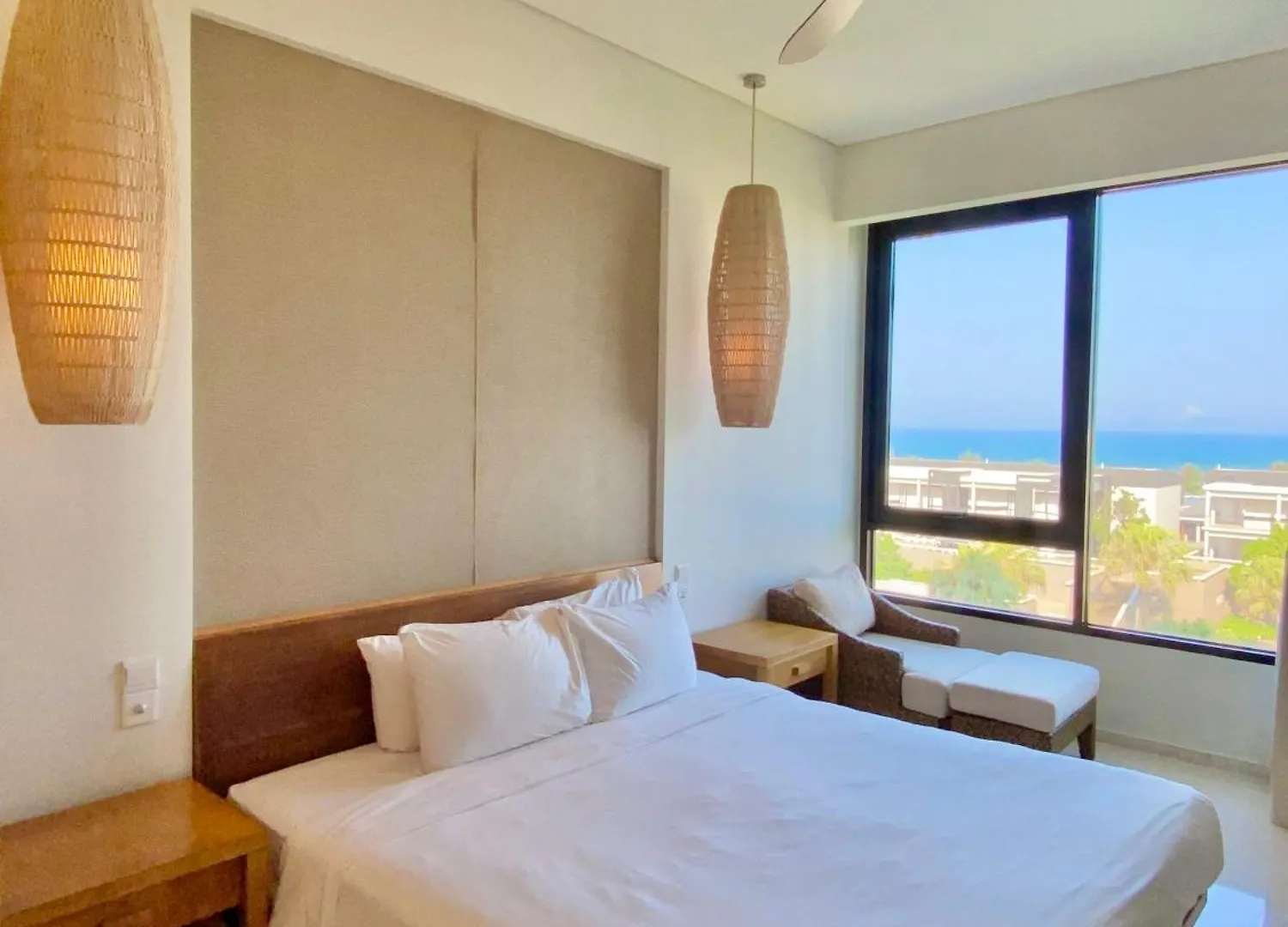 Luxury Beach Apartments Located In 5-Stars Resort - Free Use Of Resort'S Facilities Da Nang