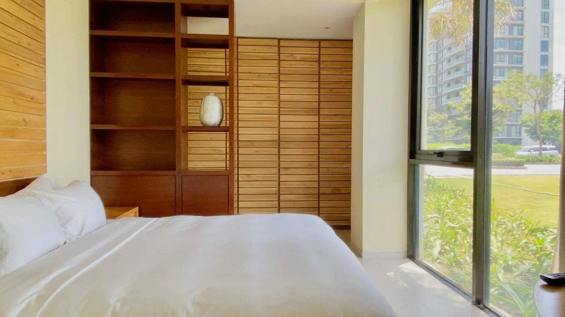 Luxury Beach Apartments Located In 5-Stars Resort - Free Use Of Resort'S Facilities Da Nang