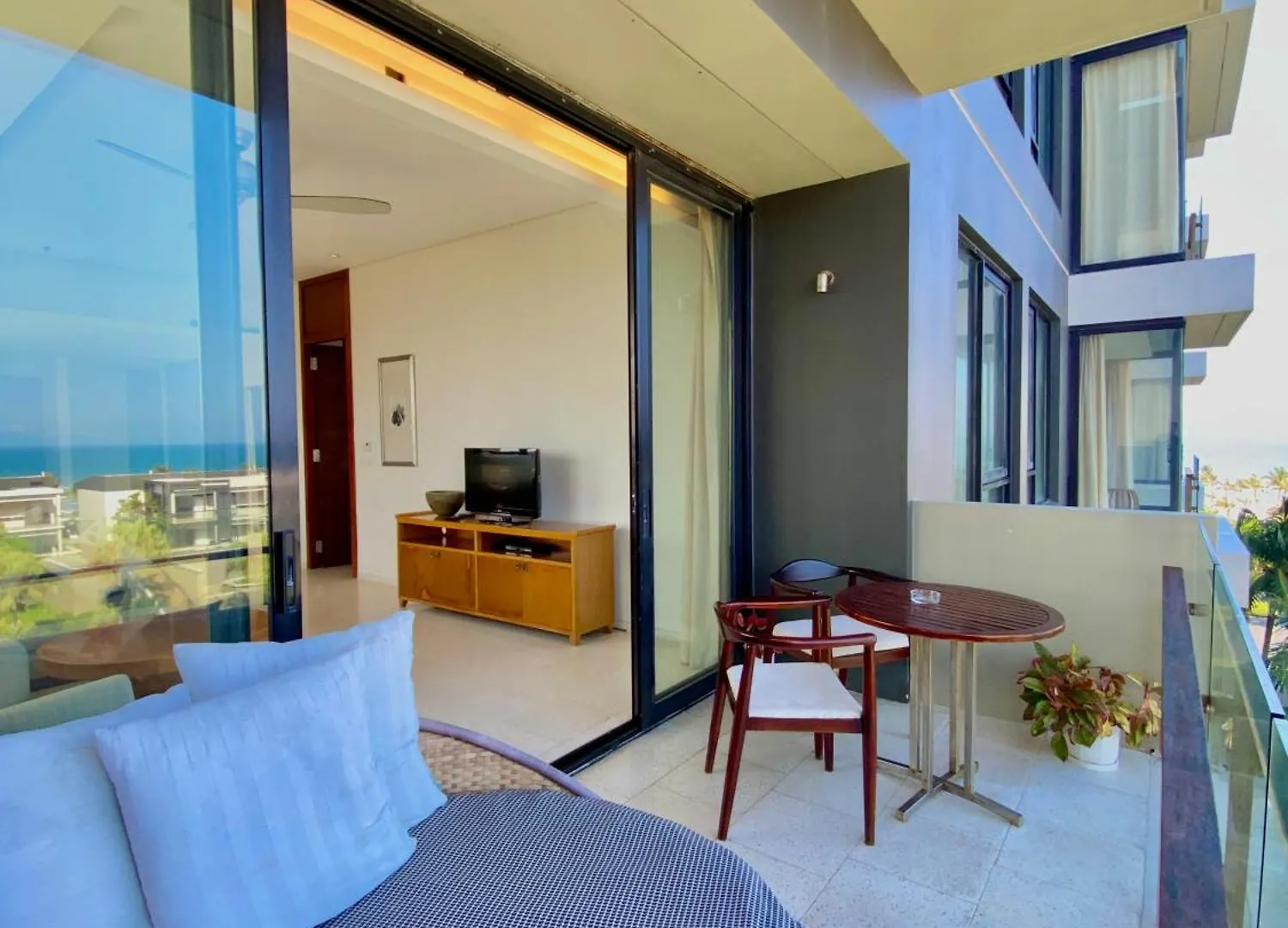 Luxury Beach Apartments Located In 5-Stars Resort - Free Use Of Resort'S Facilities Da Nang