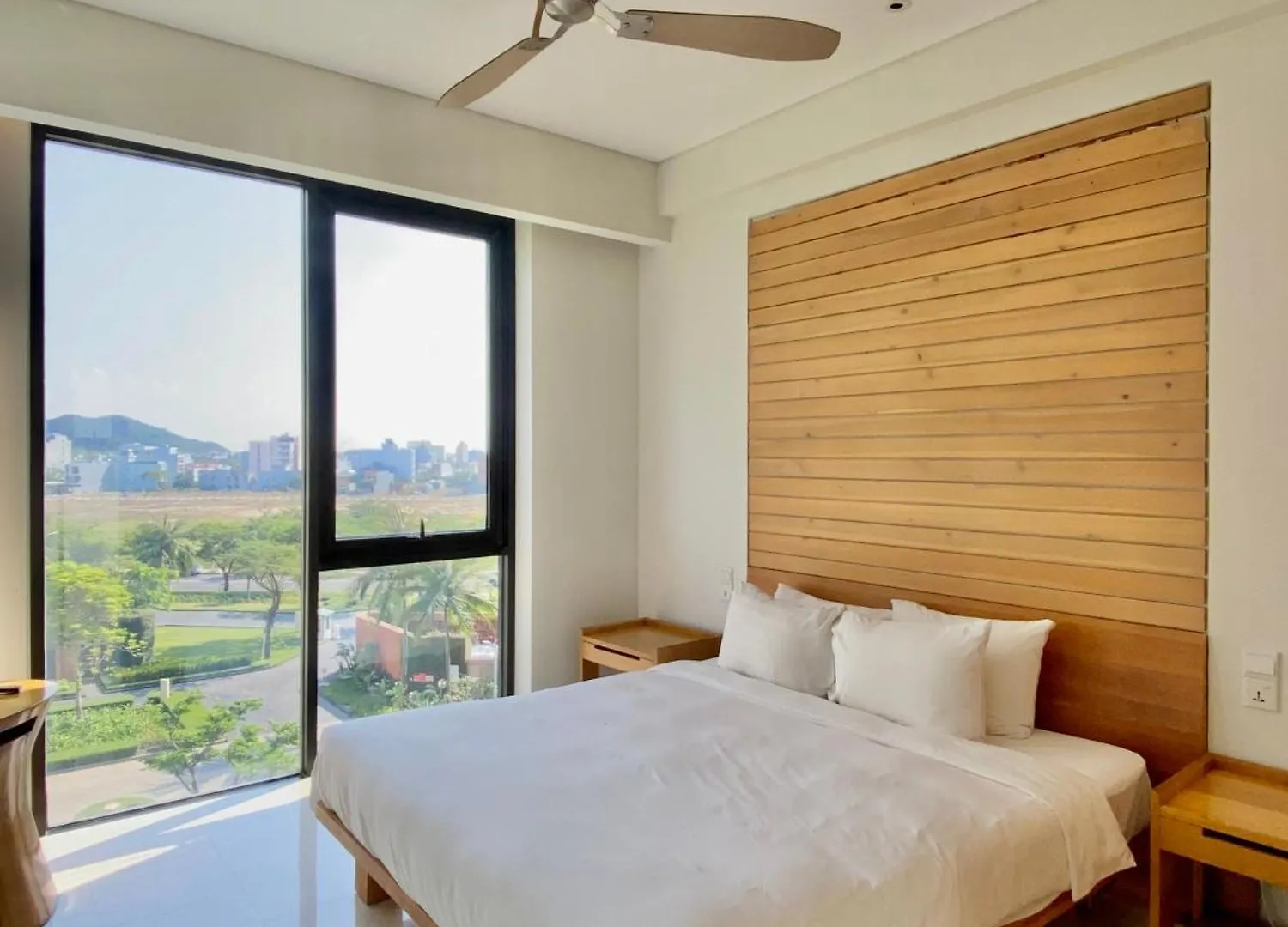 Luxury Beach Apartments Located In 5-Stars Resort - Free Use Of Resort'S Facilities Da Nang