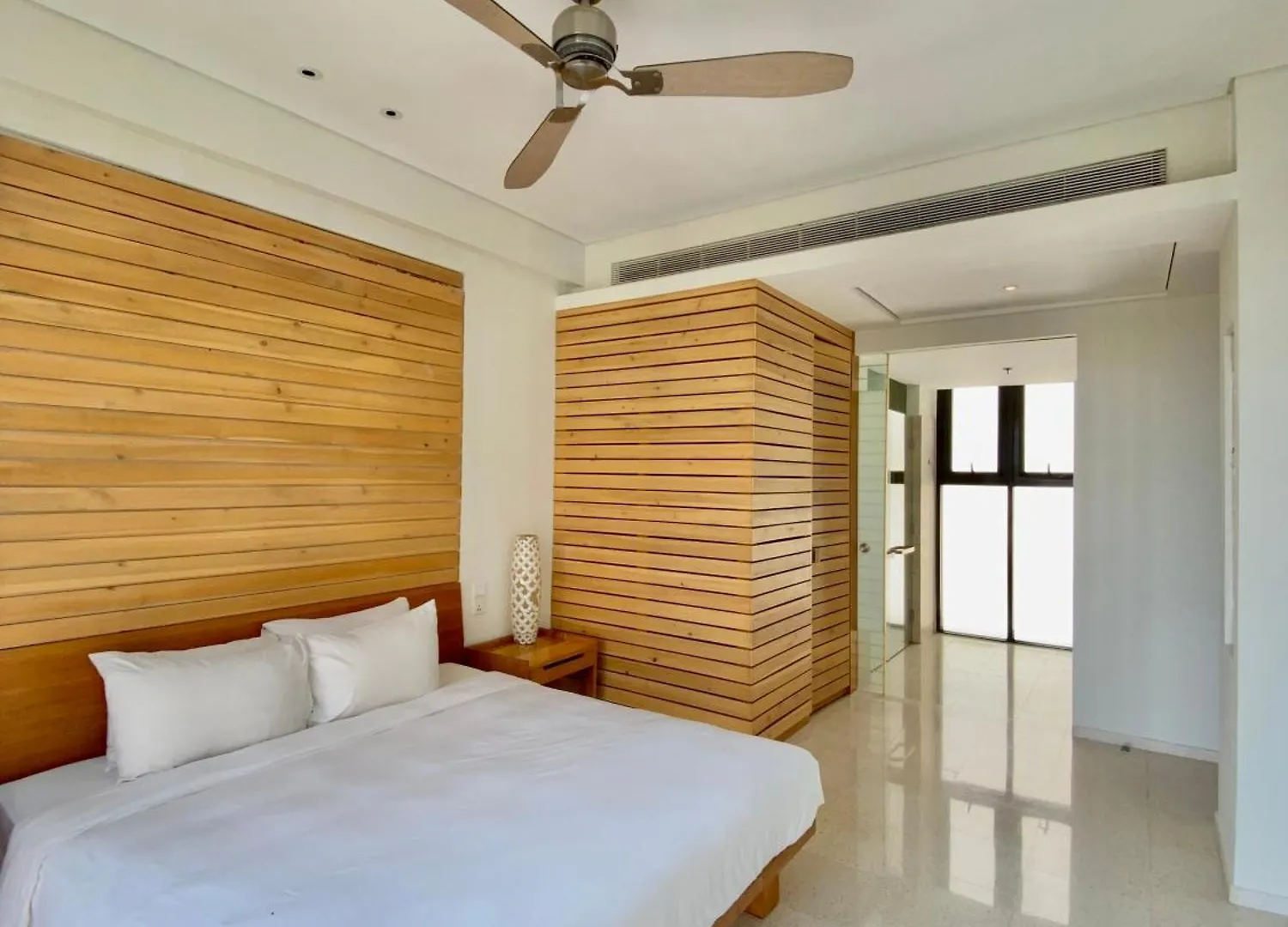 Luxury Beach Apartments Located In 5-Stars Resort - Free Use Of Resort'S Facilities Da Nang Vietnam