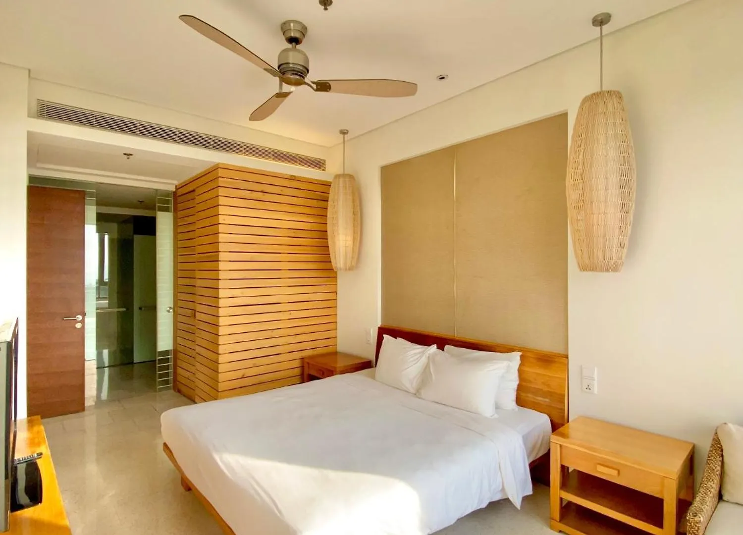 Luxury Beach Apartments Located In 5-Stars Resort - Free Use Of Resort'S Facilities Da Nang