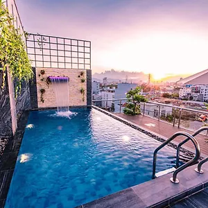 Laurel Apartment